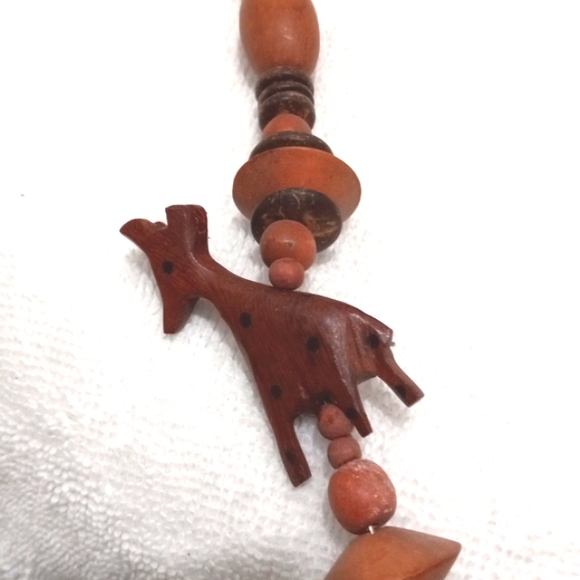Wooden Neckless with Giraffe - Picture 2 of 3